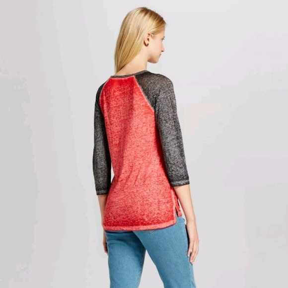 NWT 3/4 Sleeve Old School Wrapper Holiday Graphic T-Shirt - Zoe+Liv Red - Picture 2 of 5